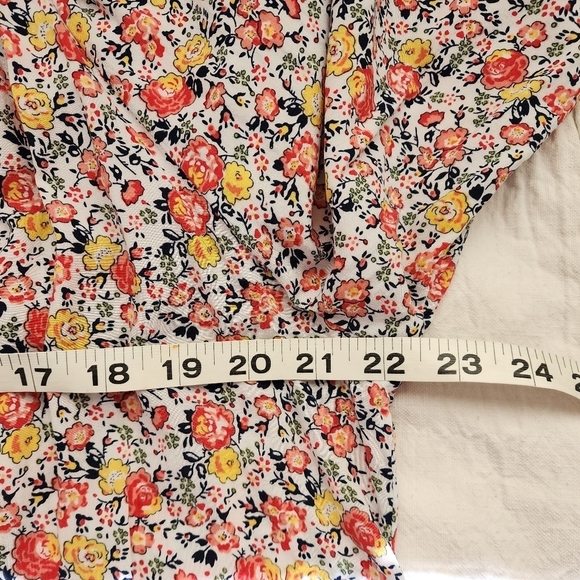 Soiree V - Neck Red & Yellow Quarter Balloon Sleeve Round Hem Top Size XL - Picture 5 of 6